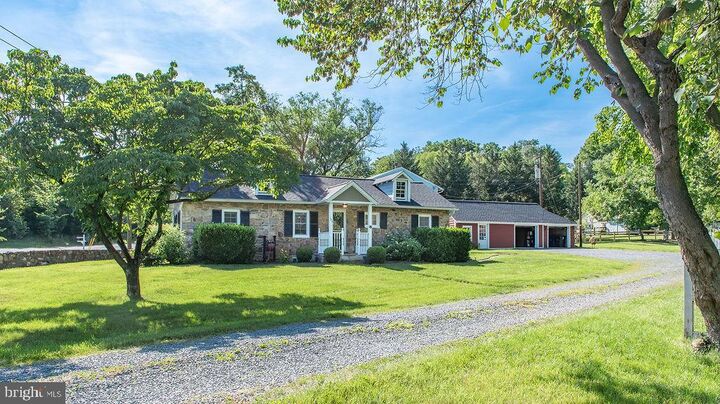 Property Photo: 102 Phillips Court NW VA 20176