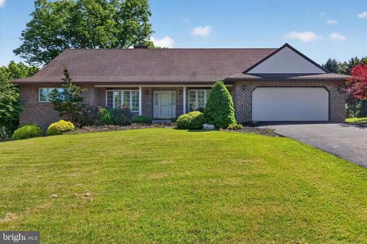 Property Photo: 112 Bramblewood Lane PA 17339