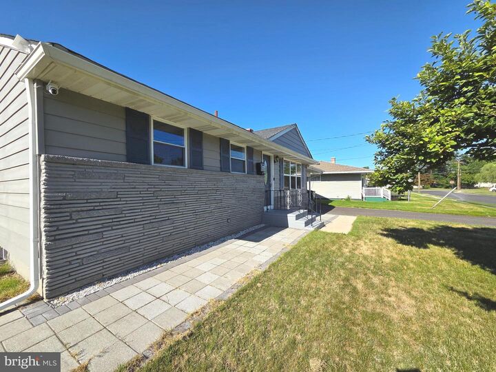 Photo de la propriété:  8 Laclede Drive  NJ 08016 