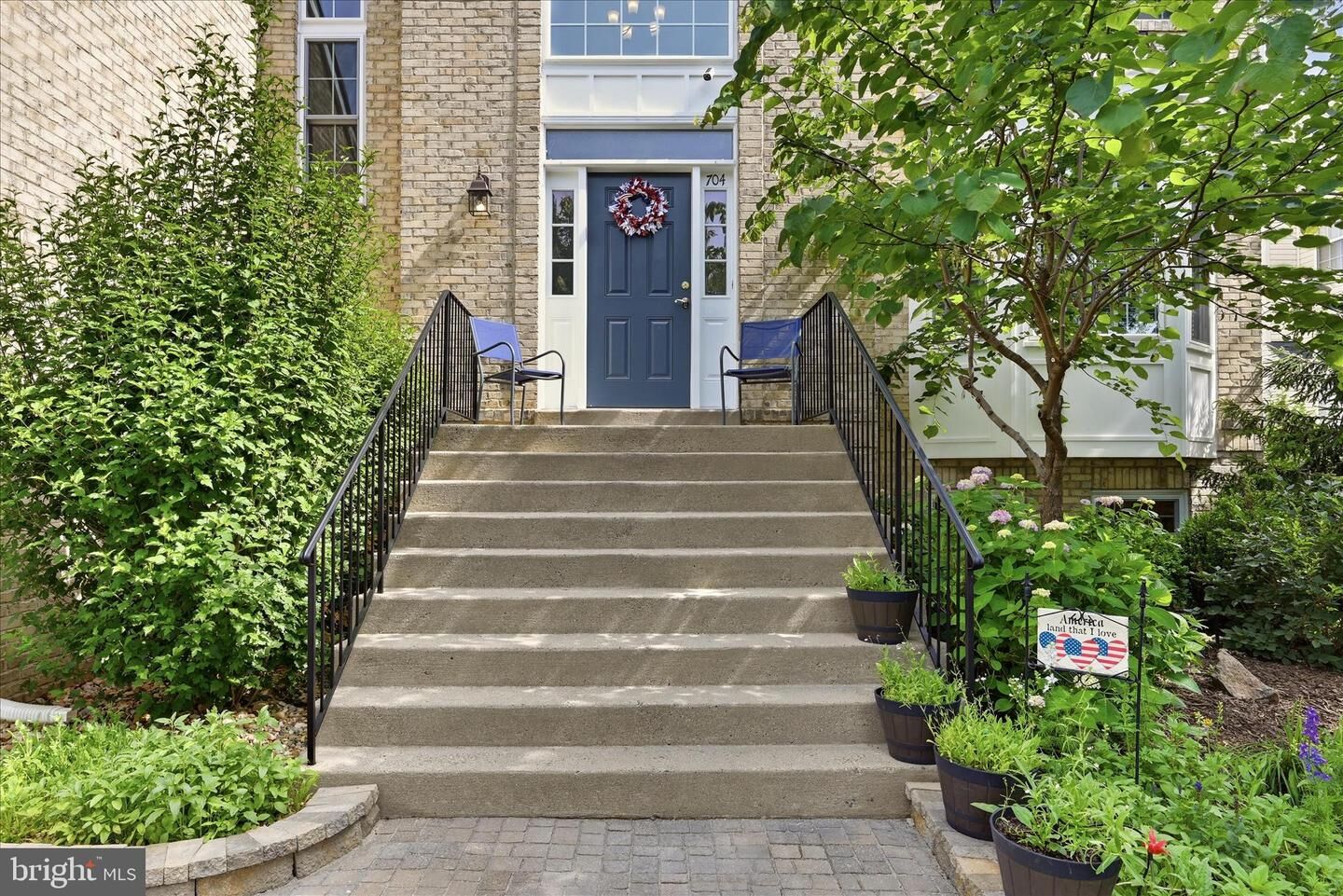 Property Photo:  704 Seaton Court SE  VA 20175 