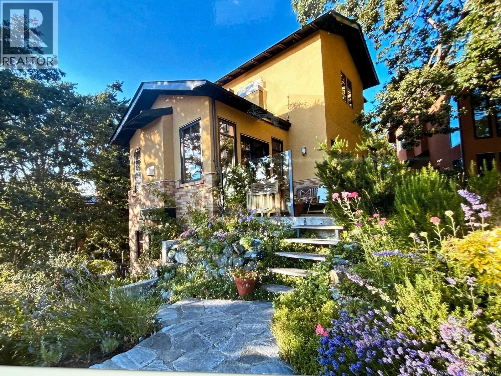 Property Photo:  849 Dunsmuir Road 3  BC V9A 5B8 