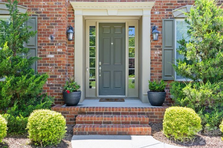 Property Photo:  3207 Lakehurst Crossing  NC 28104 