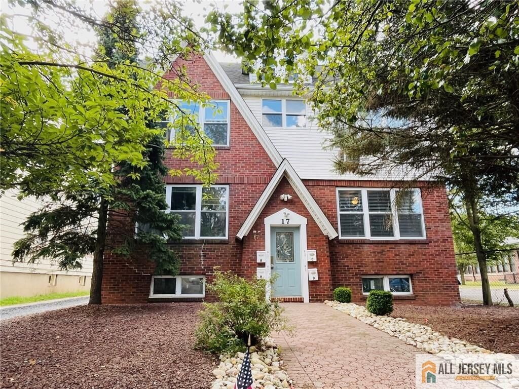 Property Photo:  17 Elm Court D  NJ 08840 