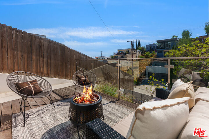 Property Photo:  443 W Avenue 37  CA 90065 