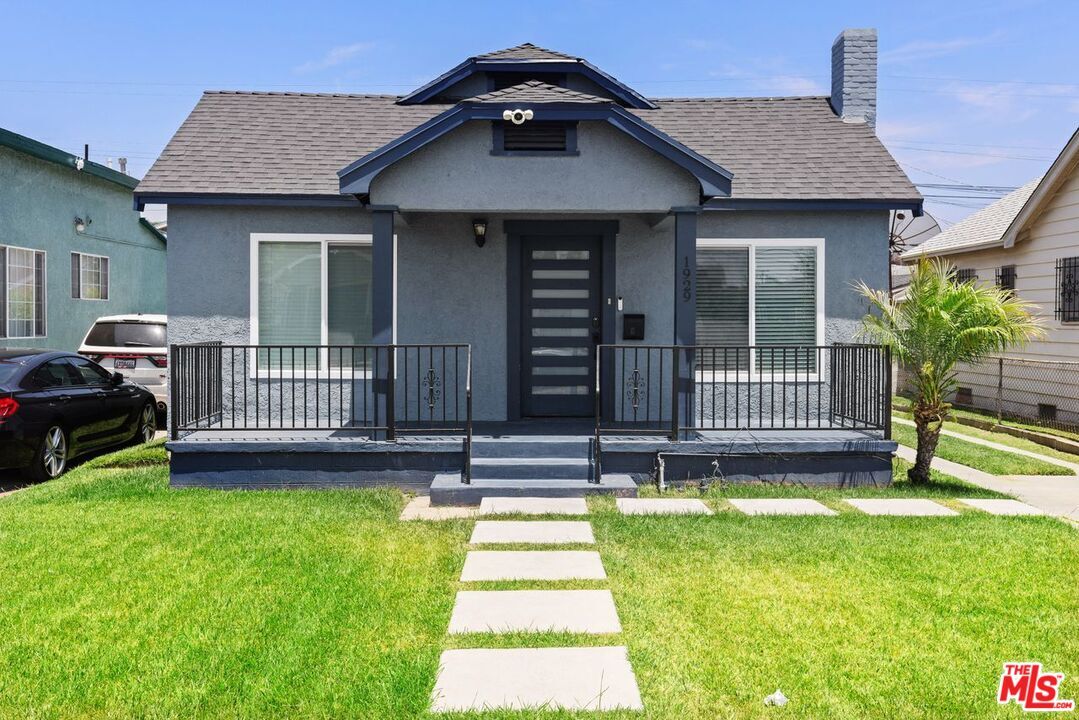 Property Photo:  1929 W 65th Pl  CA 90047 