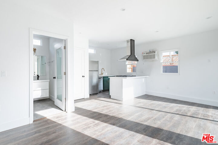 Property Photo: 11951 Missouri Ave CA 90025