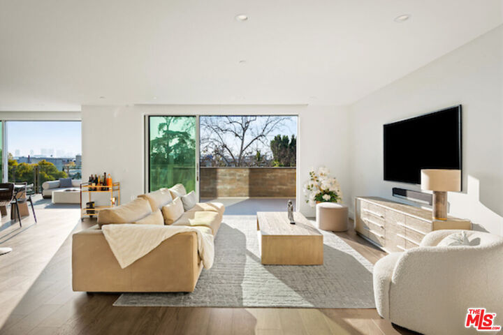Property Photo:  728 N Sweetzer Ave  CA 90069 