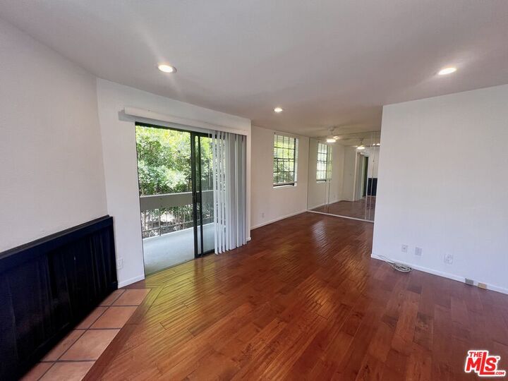 Property Photo:  750 N Kings Rd  CA 90069 