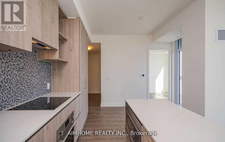 Property Photo: 1 Yorkville Avenue 1111 ON M4W 1L1