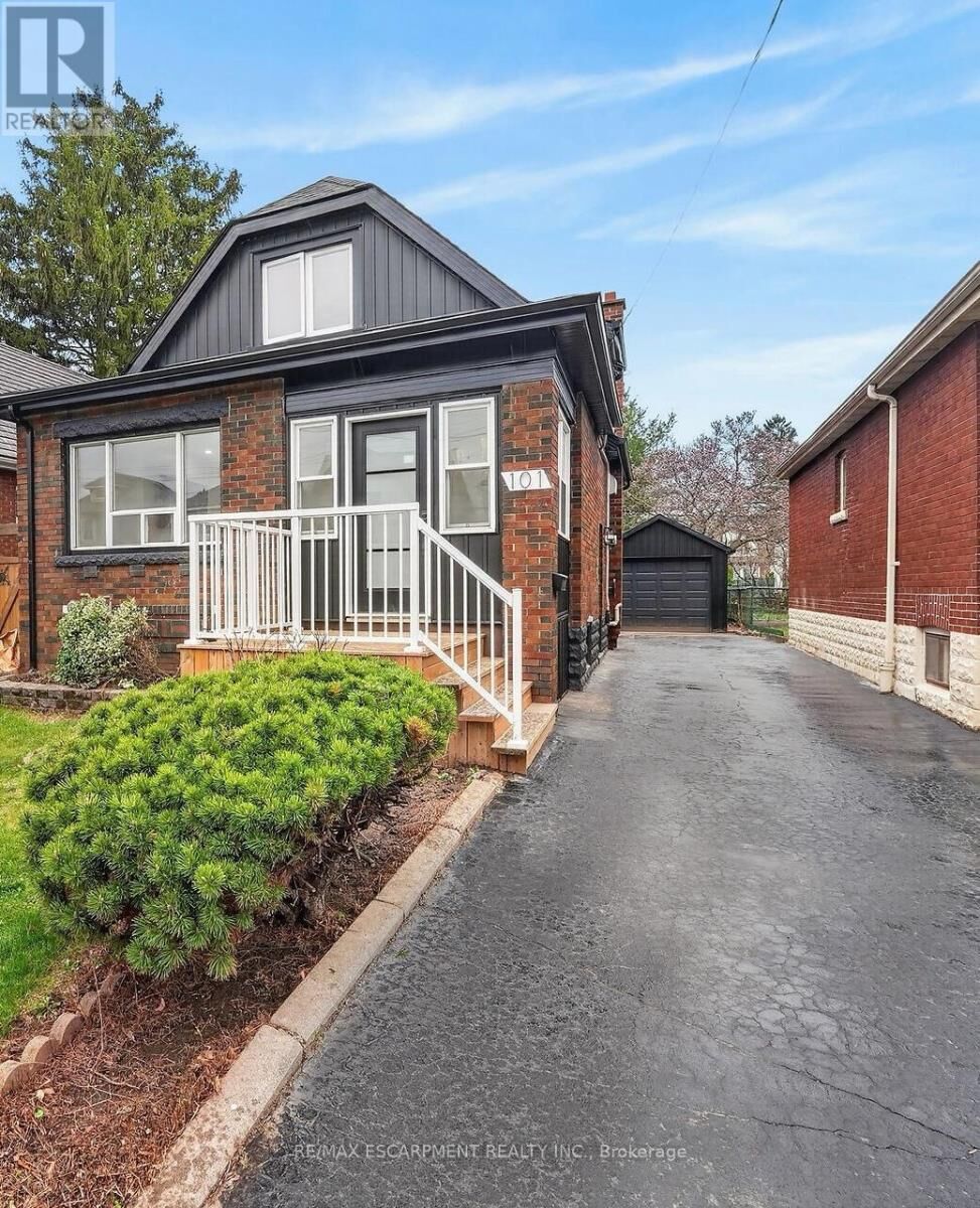 Photo de la propriété:  101 Houghton Avenue South  ON L8K 2M9 