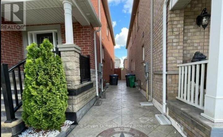 Property Photo:  16 Napoleon Crescent  ON L6P 3K5 