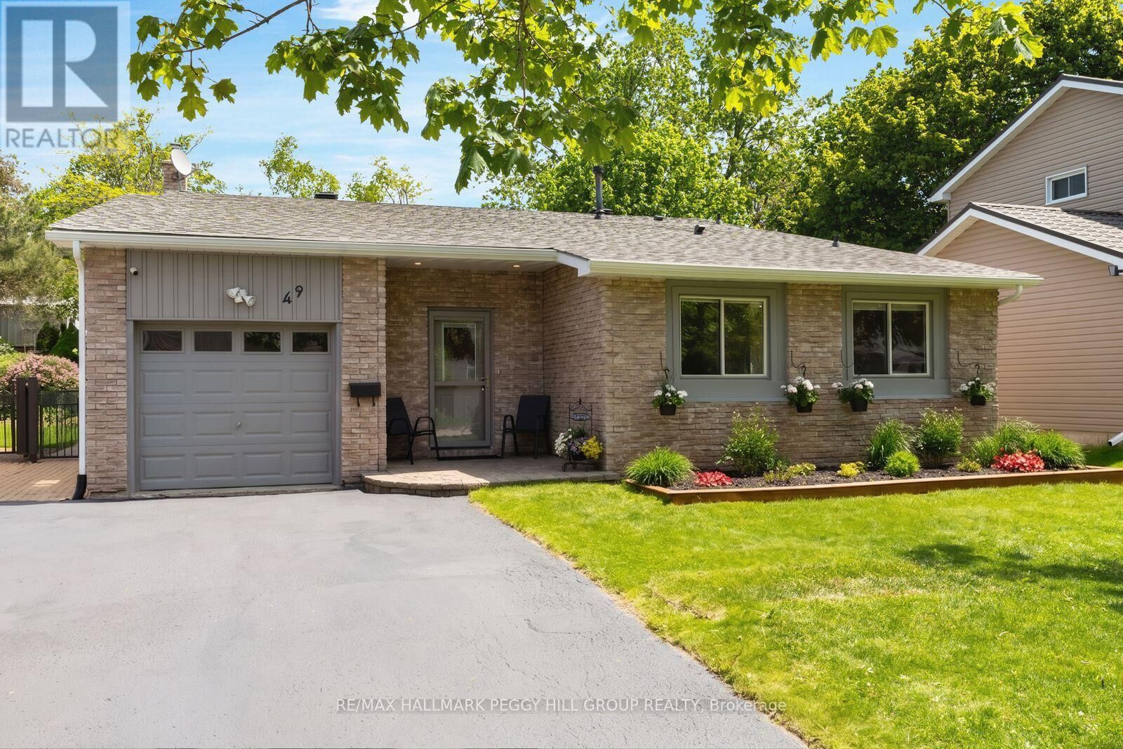 Property Photo:  49 Noam Drive  ON L4N 4N4 