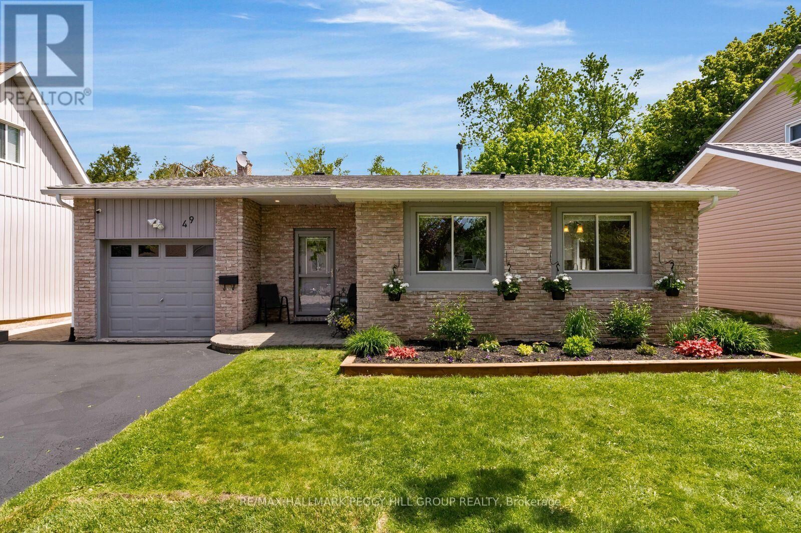 Photo de la propriété: 49 Noam Drive ON L4N 4N4