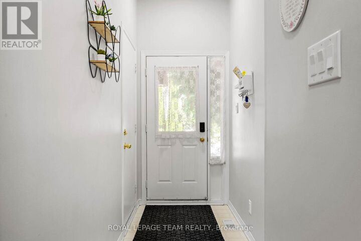 Photo de la propriété:  5953 Pineglade Crescent  ON K1W 1G9 