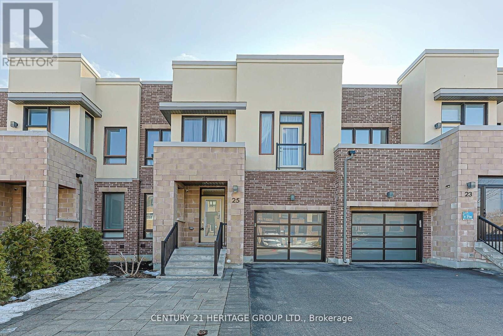 Property Photo:  25 Helliwell Crescent  ON L4E 1C7 