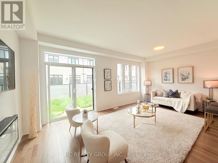 Photo de la propriété: 8 Hewison Avenue ON L4S 0J2
