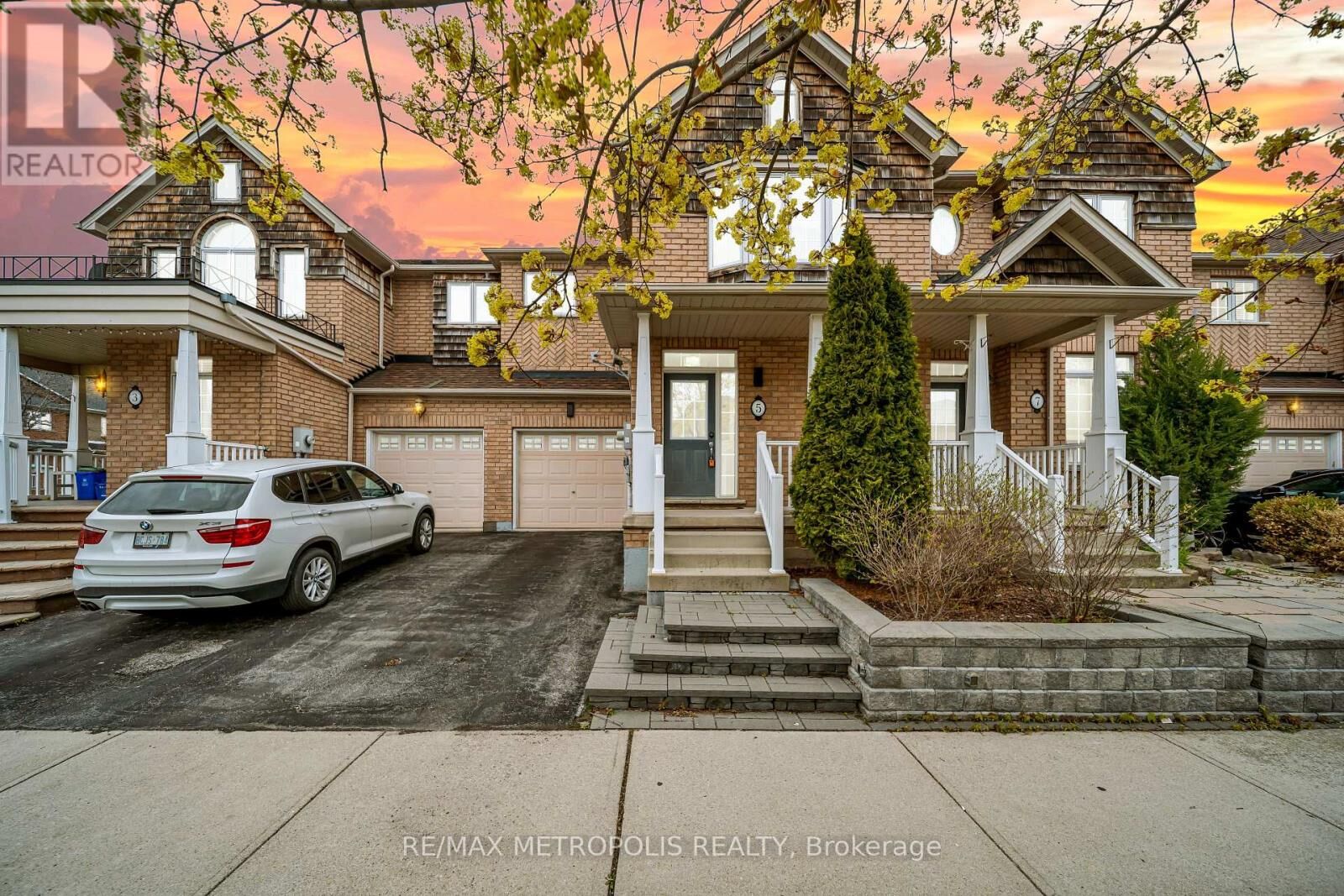 Property Photo:  5 Westhampton Way  ON L8E 6C8 
