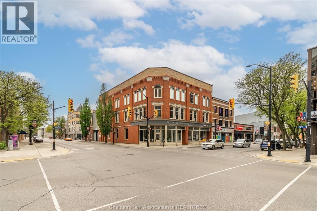 Property Photo:  138 King Street West 204  ON N7M 1E3 