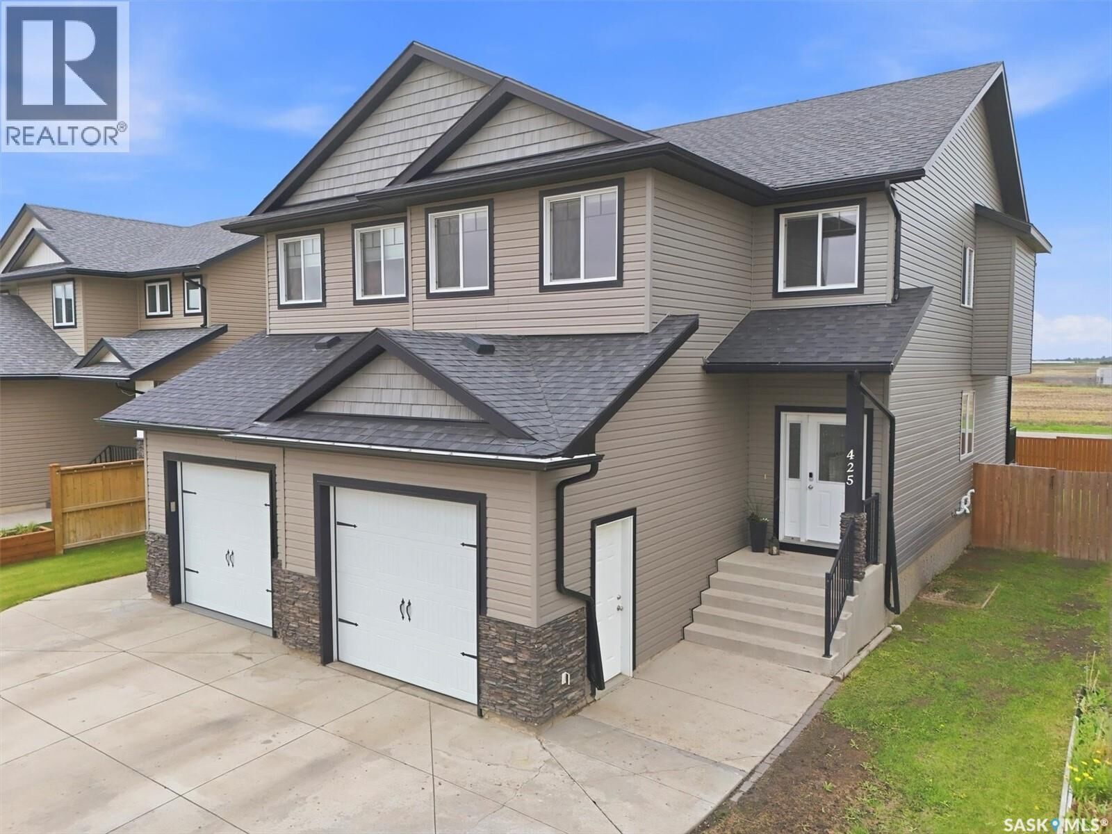 Property Photo:  425 Redwood Crescent  SK S0K 4S2 