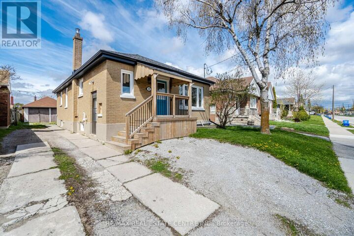 Property Photo:  102 Wilson Road South  ON L1H 6B7 