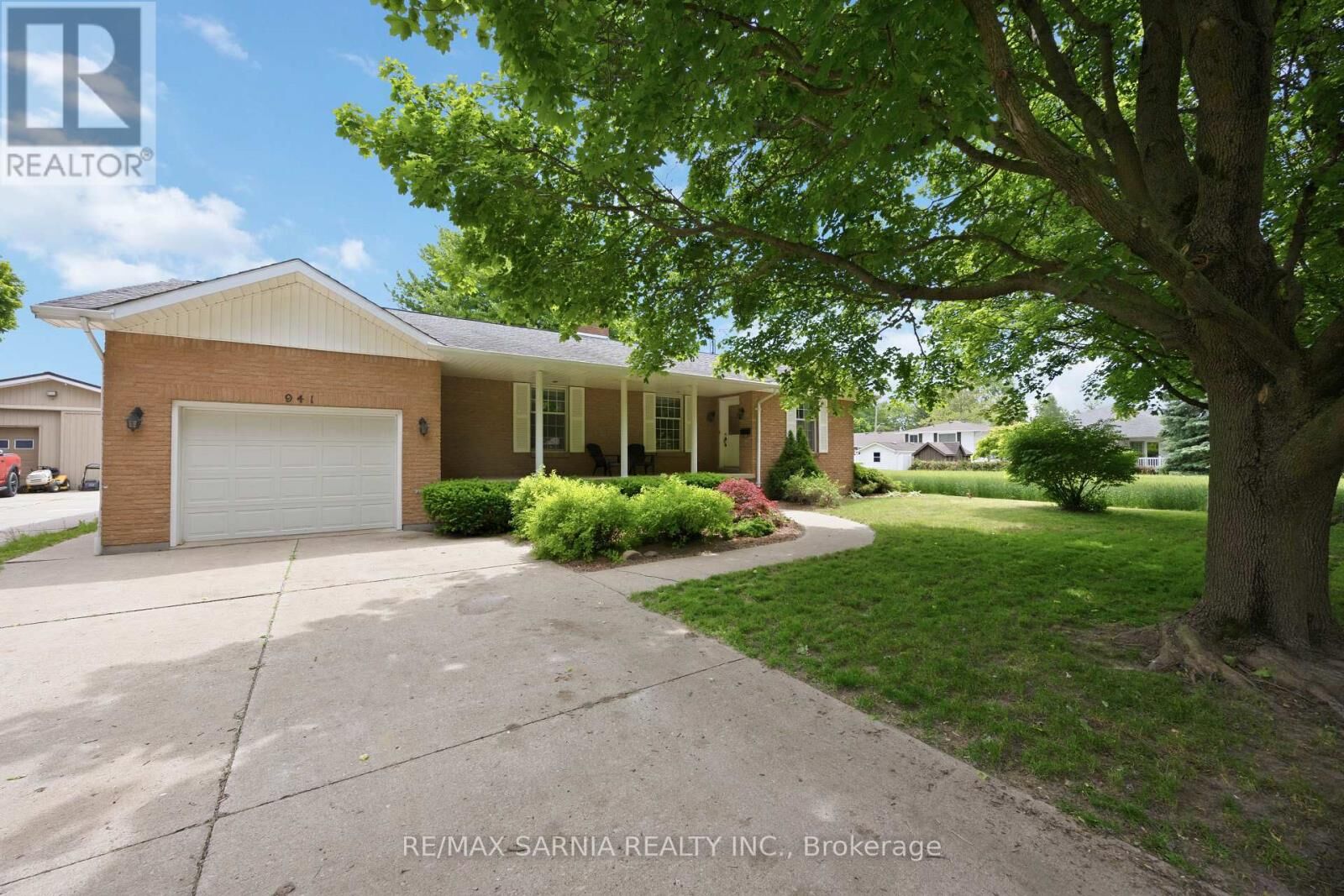 Property Photo:  941 Wilson Street  ON N0P 1M0 