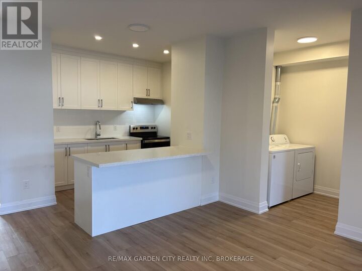 Property Photo:  103 Southworth Street North 103B  ON L3B 1Y7 