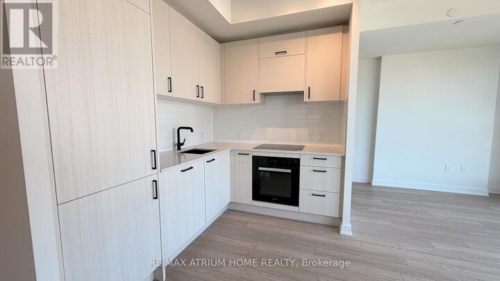 Property Photo:  5 Quarrington Lane 807  ON M3C 0S5 