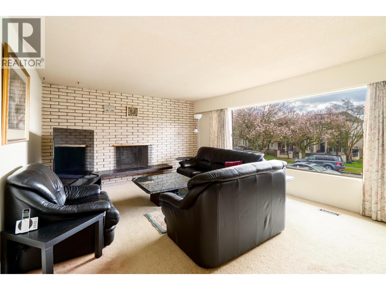 Property Photo:  437 East 55th Avenue  BC V5X 1N3 