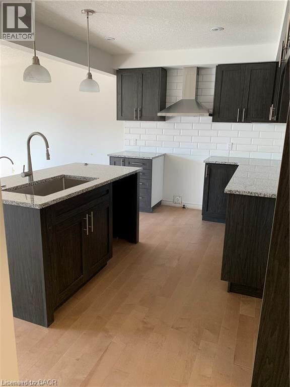 Property Photo:  125 Hollybrook Trail  ON N2R 0P1 