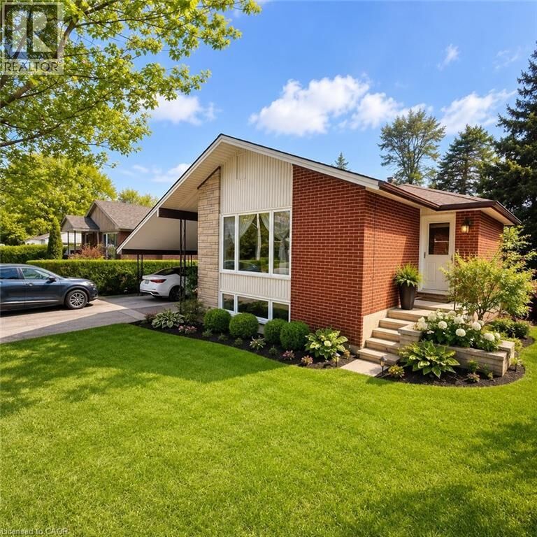 Property Photo:  82 Blackwood Crescent  ON L8S 3H5 