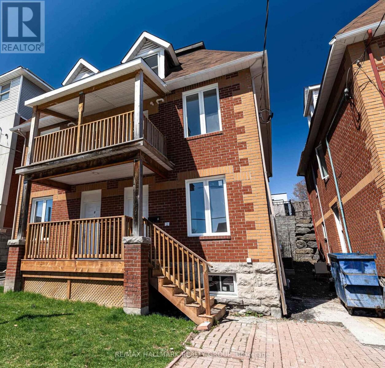 Property Photo: 261 Somerset Street East 5 ON K1N 6V5