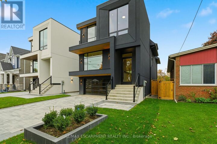 Photo de la propriété:  957 Halliday Avenue  ON L5E 1P4 