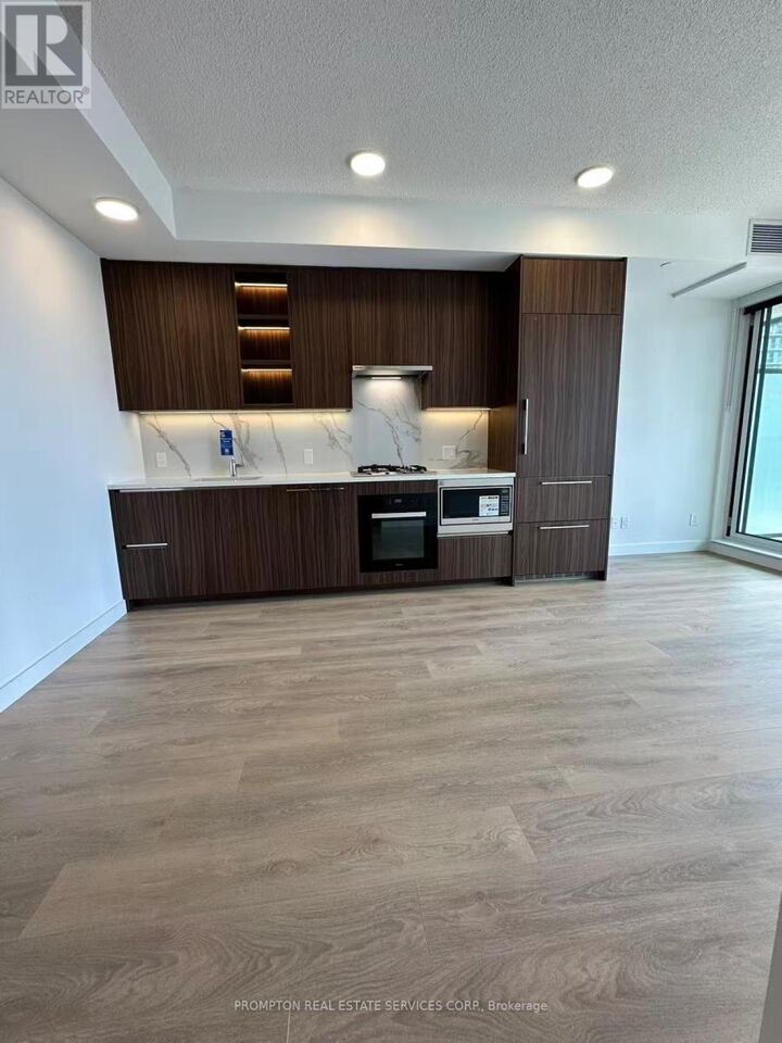 Property Photo: 68 Esther Shiner Boulevard 1216 ON M2K 0J6