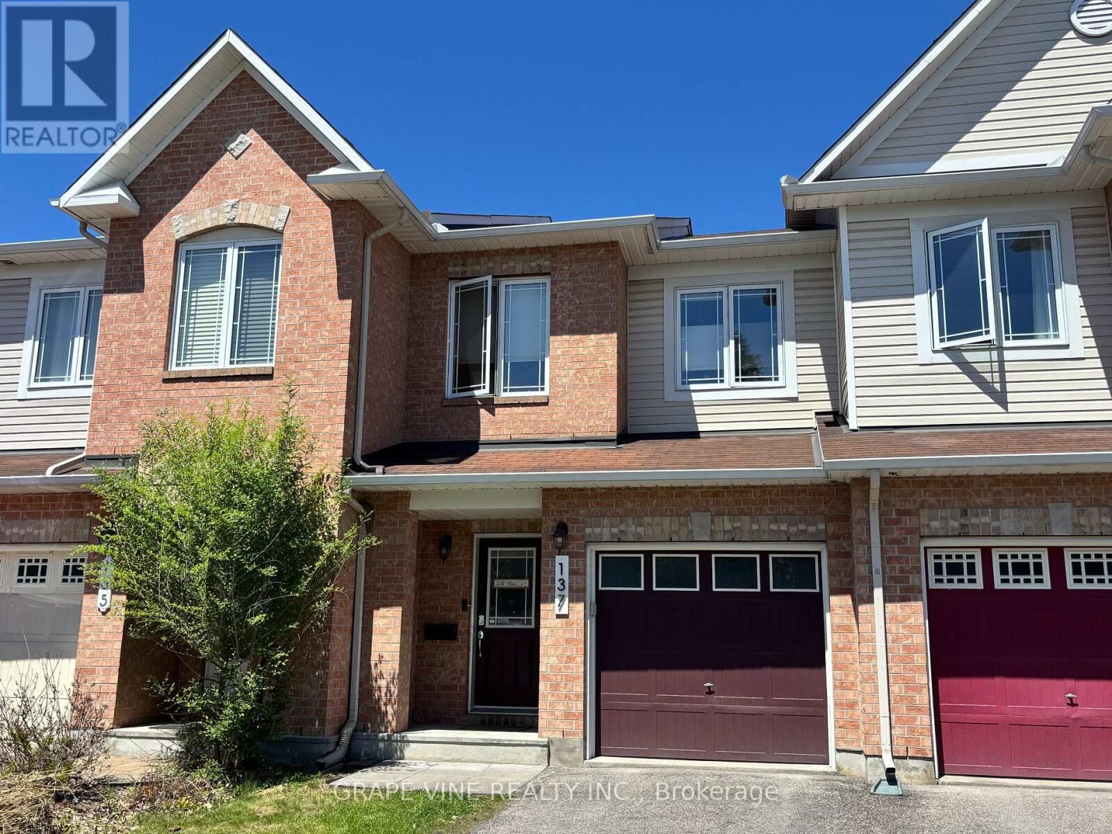 Property Photo: 137 Marrissa Avenue ON K1J 0A4