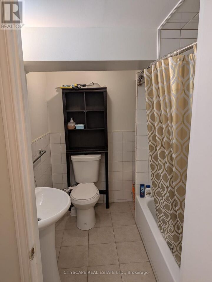 Property Photo:  6393 Chaumont Crescent  ON L5N 2M7 