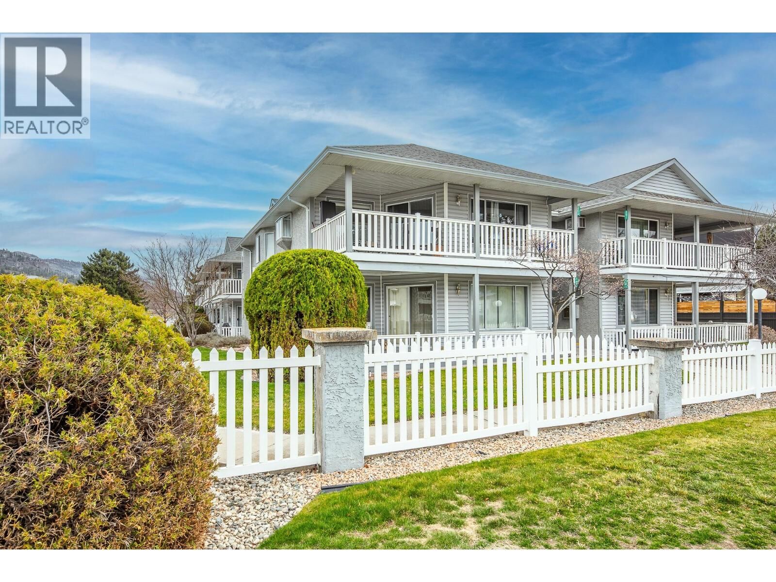 Property Photo:  62 Dauphin Avenue 202  BC V2A 6V8 