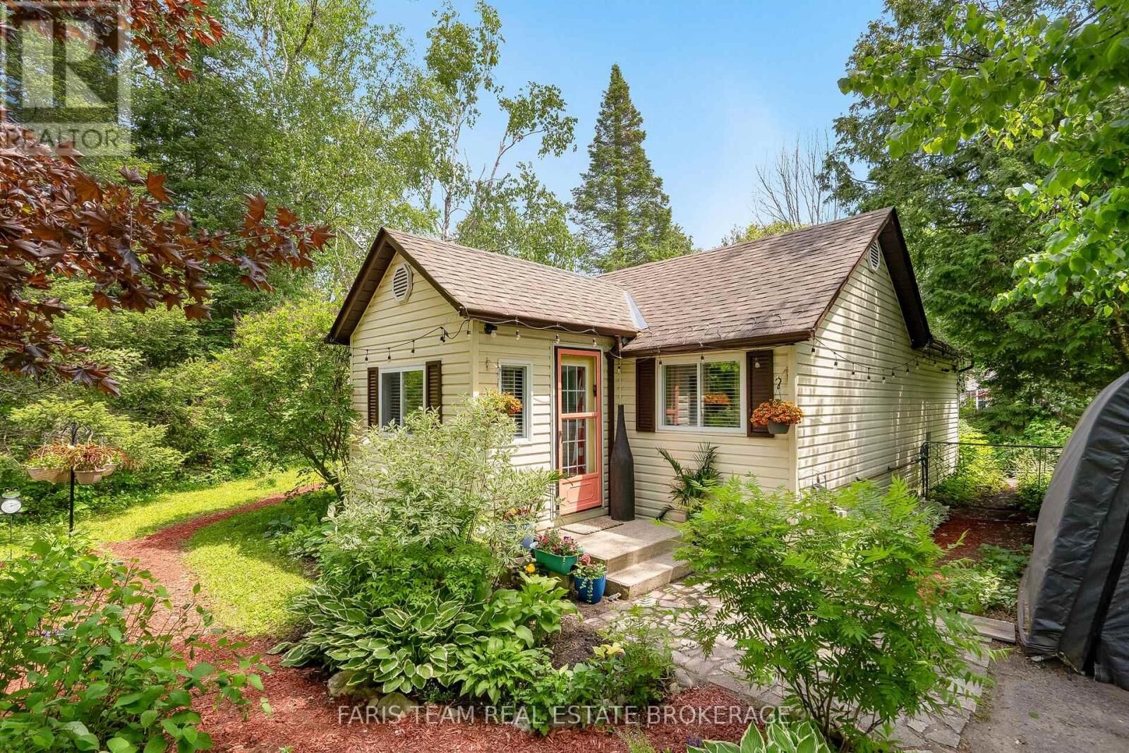 Property Photo:  745 James Street  ON L9S 2G6 