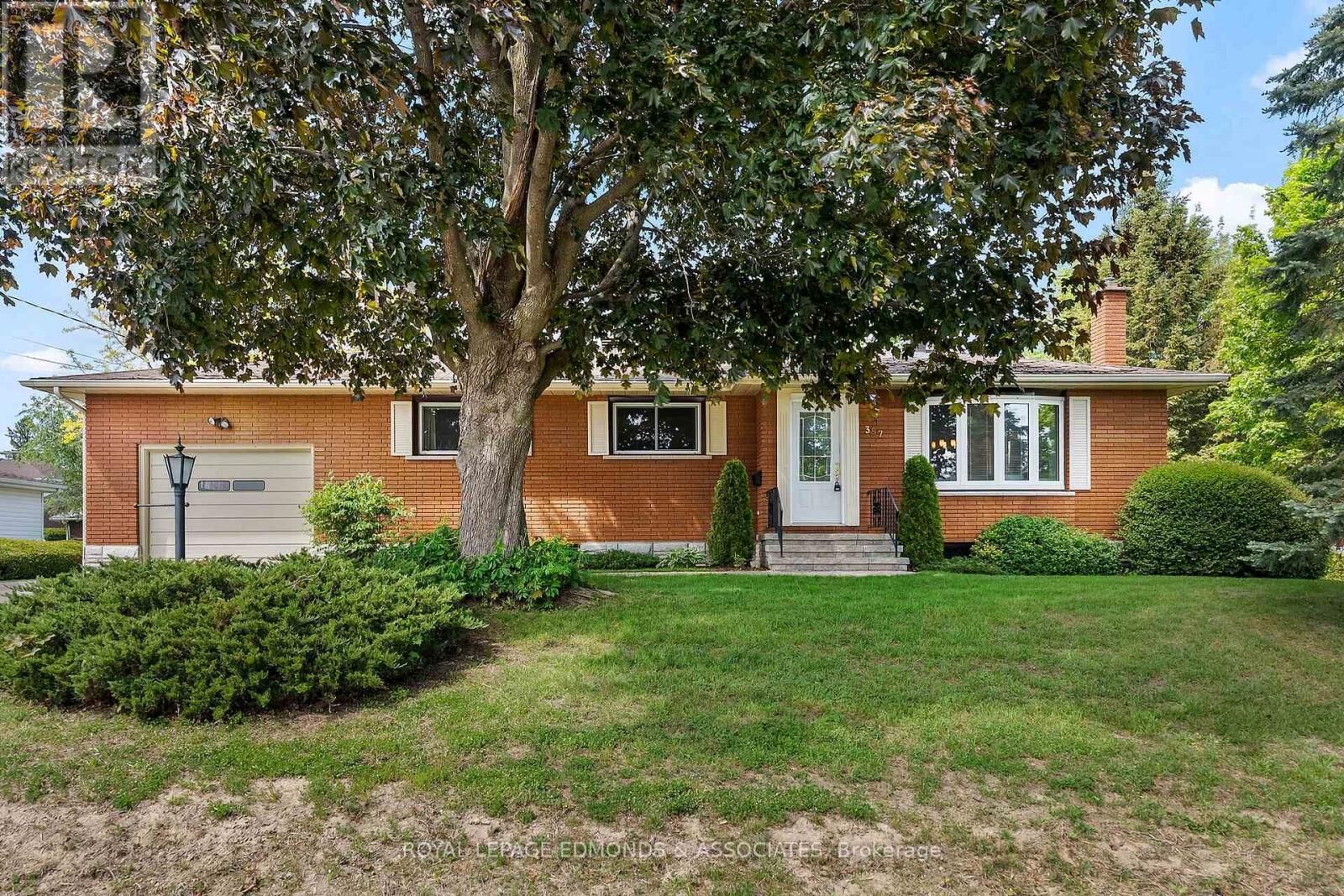 Property Photo:  397 Chamberlain Street  ON K8A 2N3 