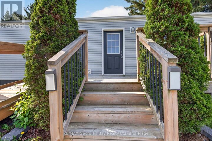 Property Photo:  1 Maple Lane  ON L4R 0B9 