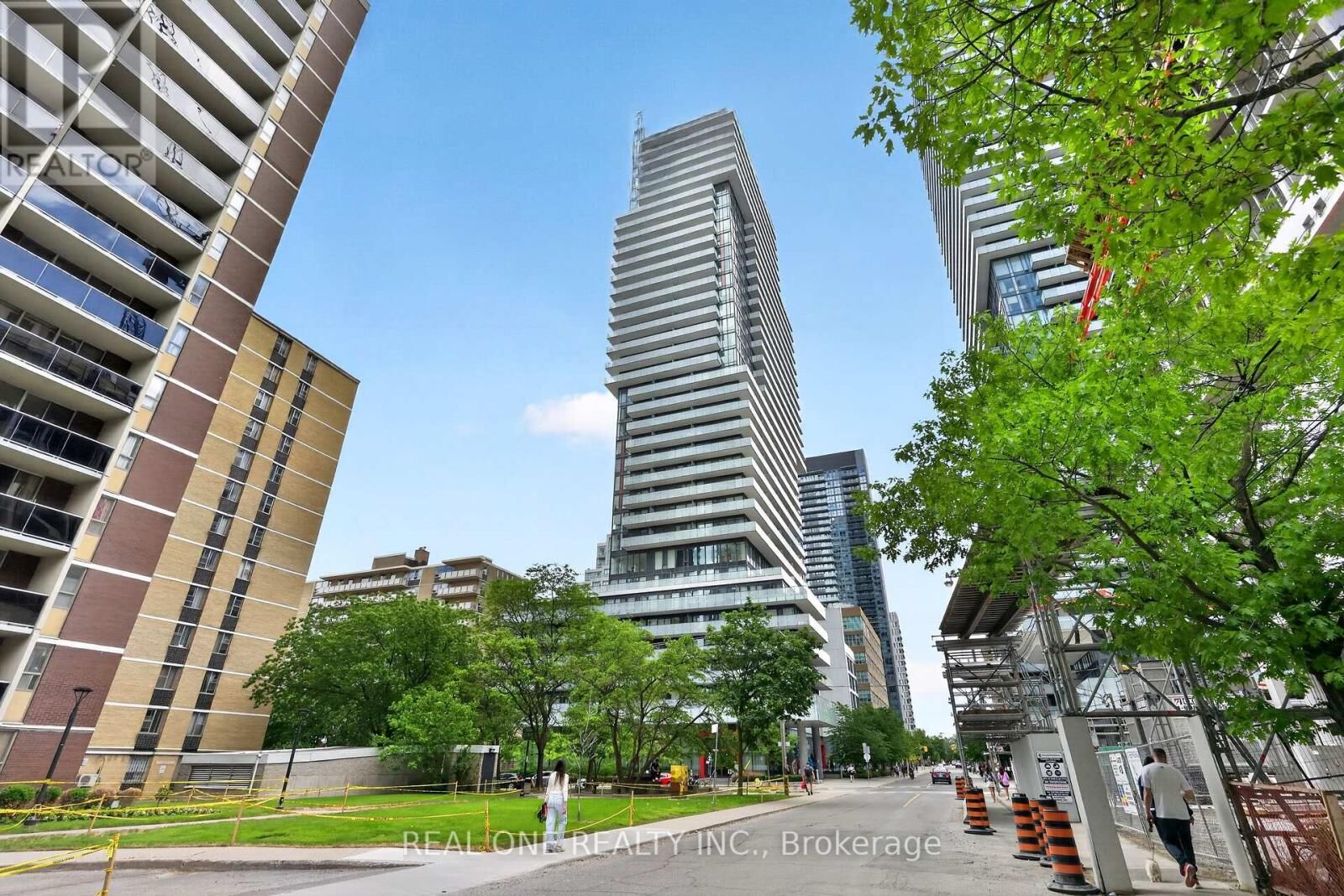 Property Photo:  185 Roehampton Avenue 1906  ON M4P 0C6 