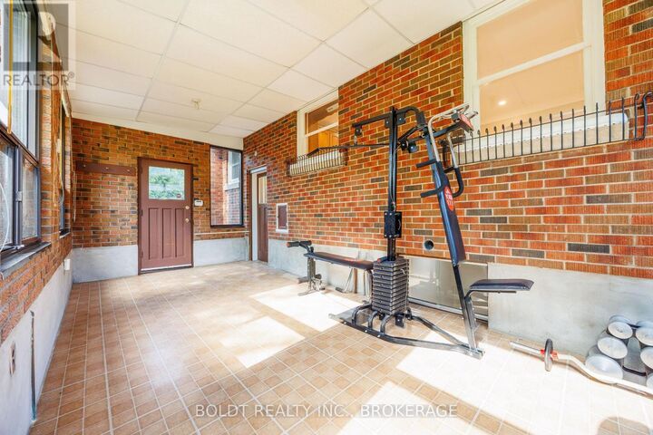 Property Photo:  127 Louth Street Unit#2  ON L2S 2T8 