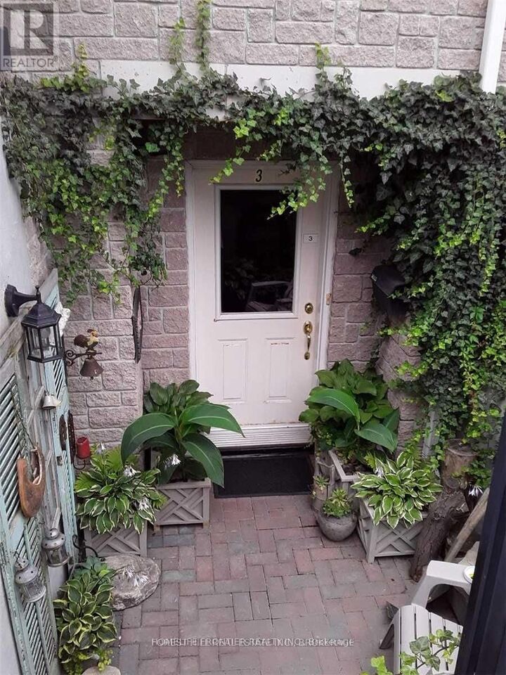 Property Photo: 37 Four Winds Drive 3 ON M3J 1K7
