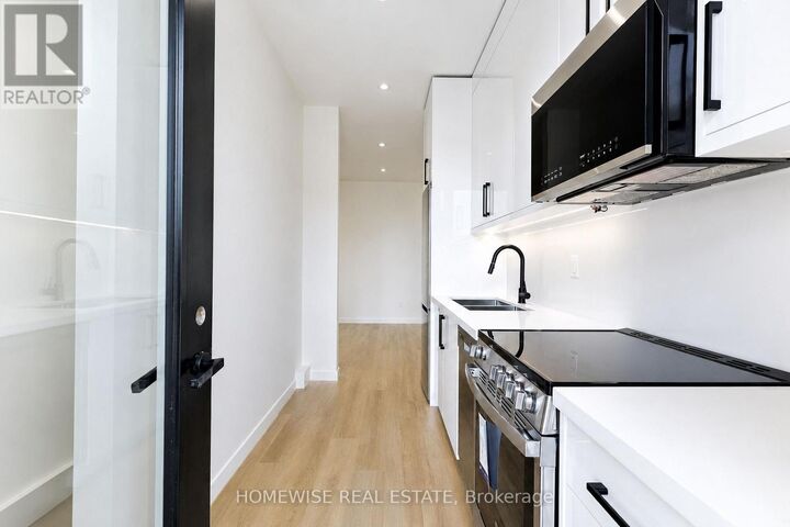 Property Photo:  159 Locksley Avenue Grdn  ON M6B 3N6 