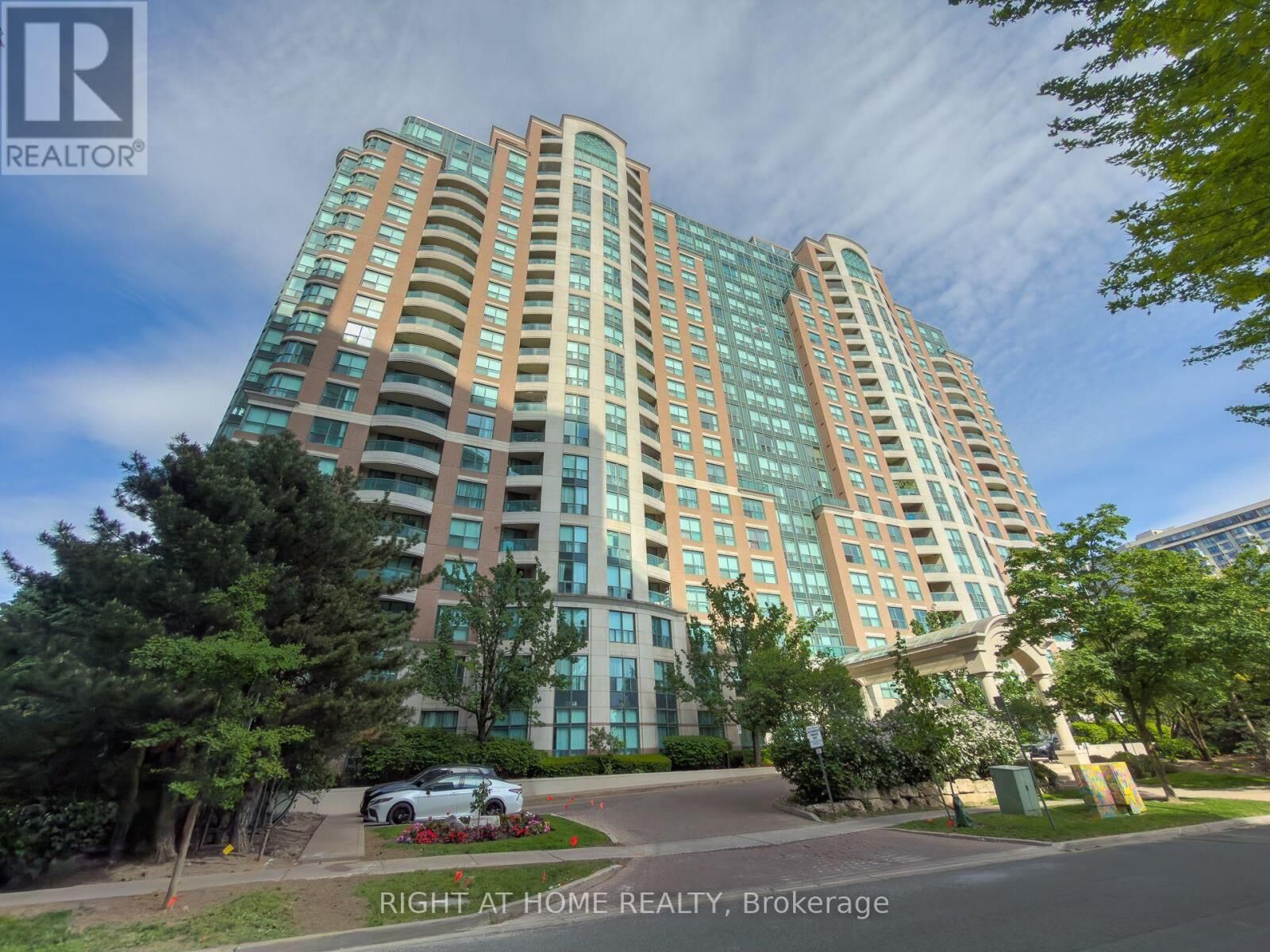 Photo de la propriété:  23 Lorraine Drive 1101  ON M2N 6Z6 