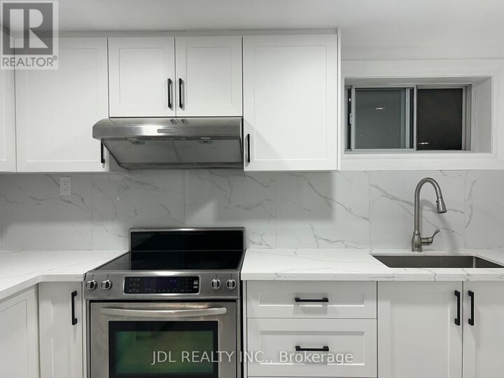 Property Photo:  110 Robinson St Street  ON L3P 1P1 