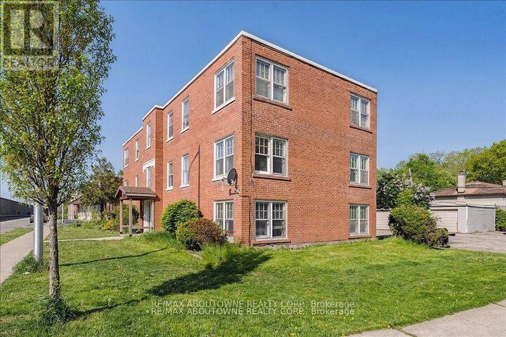 Property Photo:  133 North Service Road East 6  ON L6H 1A3 