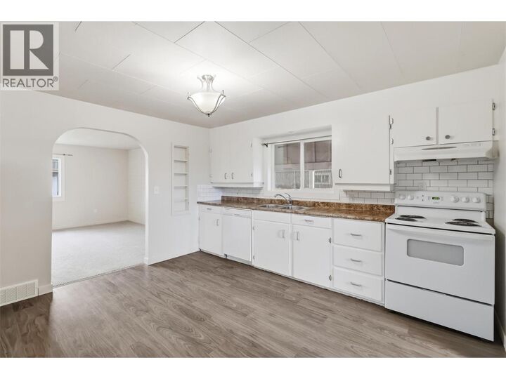 Property Photo:  133 Cedar Street  BC V2B 1G2 