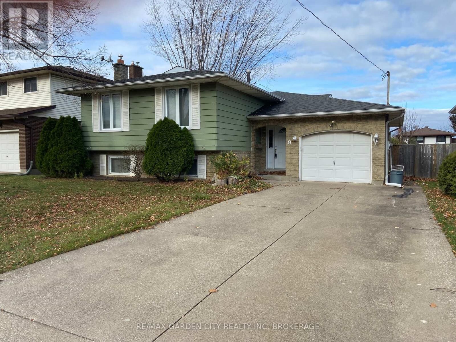 Property Photo: 9 Stonegate Drive Lower ON L2P 3K9