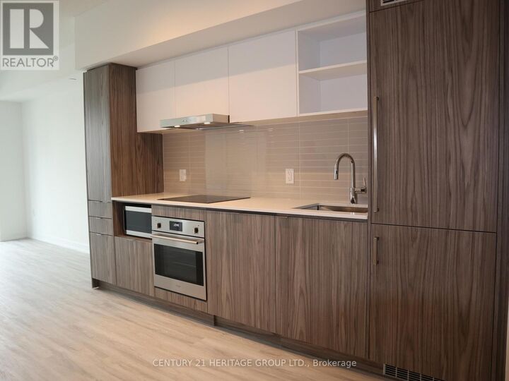 Property Photo: 55 Cooper Street 1903 ON M5E 0G1