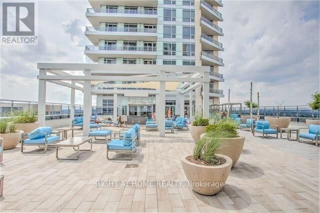 Property Photo:  9201 Yonge Street NW-212  ON L4C 1H9 